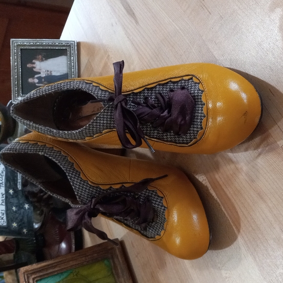 Poetic License Shoes - Poetic License Gold Tie Heels